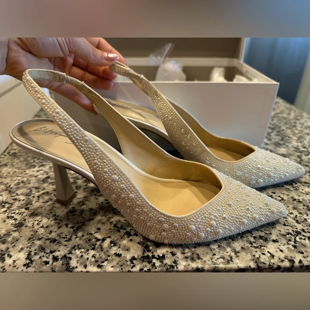 Betsey Johnson Clark Ivory bridal shoes - Picture 2 of 7